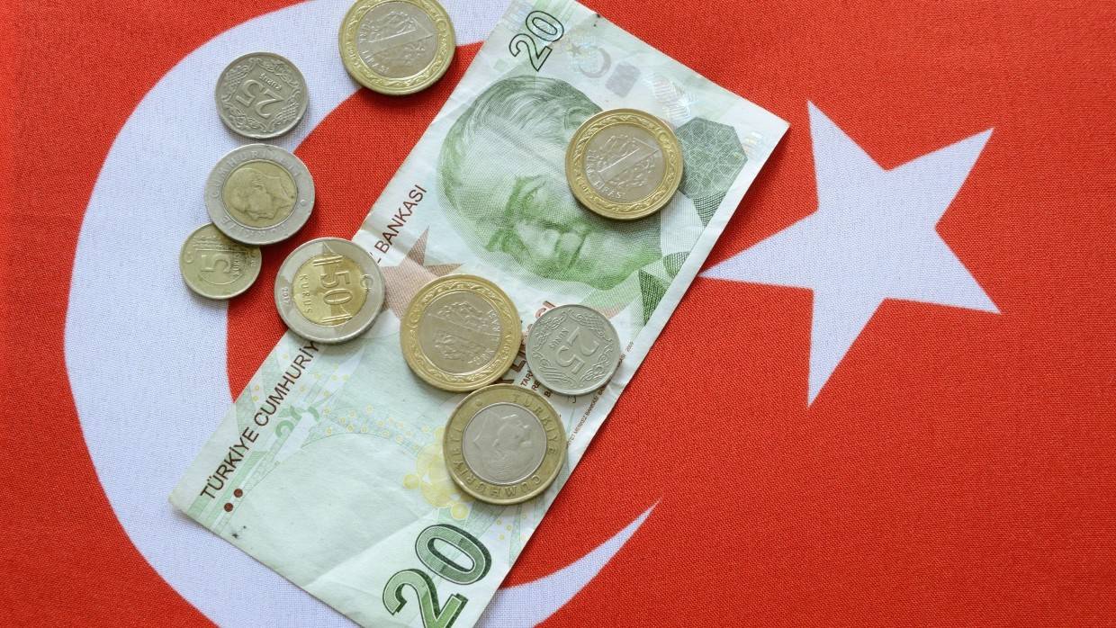 Обвал лиры спровоцировал остановку работы Стамбульской биржи