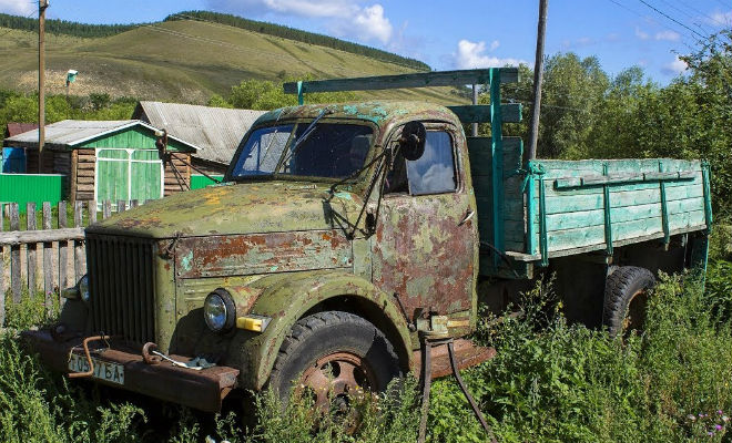 Мужчина нашел грузовик советский ГАЗ и восстановил его до состояния нового: видео