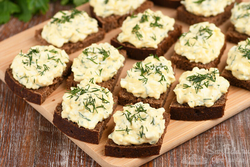 Вкусная смесь для бутербродов из простых продуктов - быстро и всего 4 ингредиента