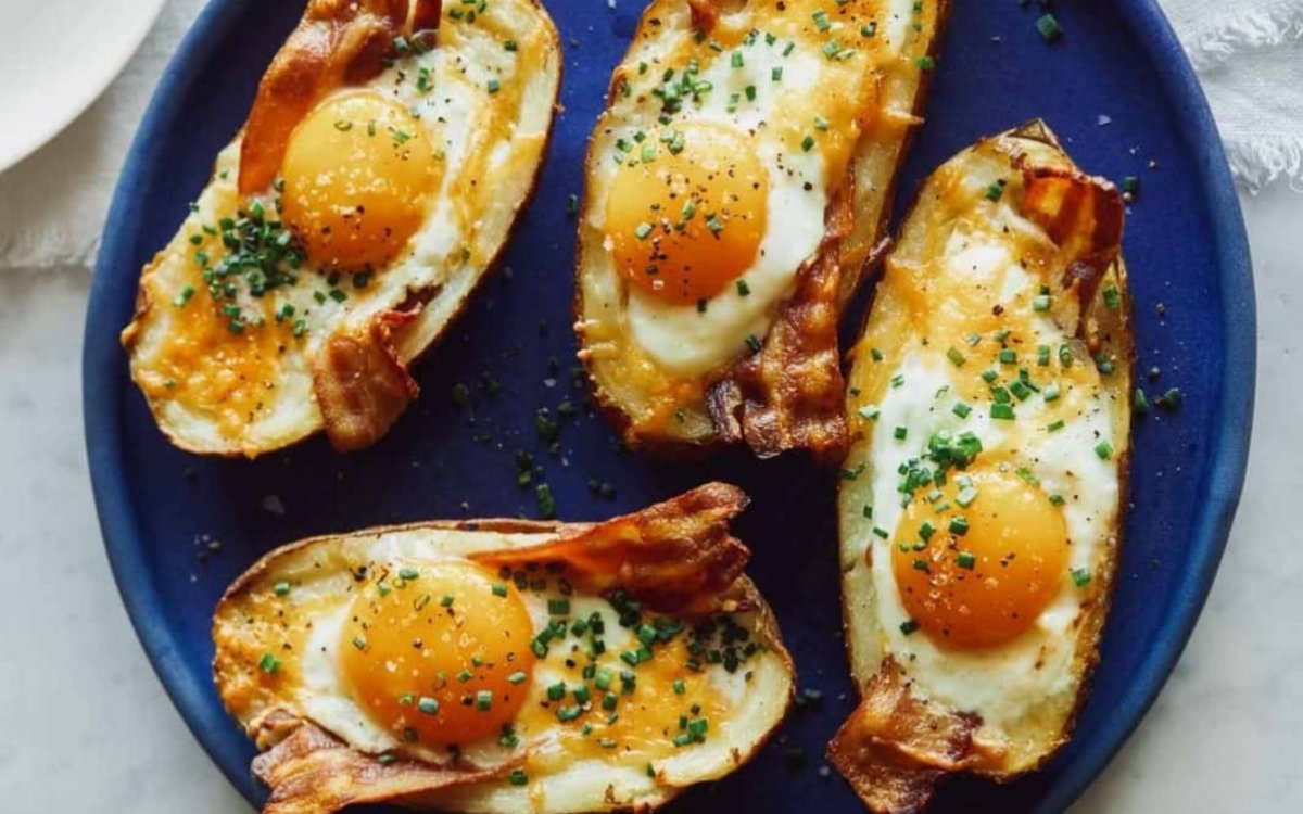 Яичница в картофеле блюда из яиц
