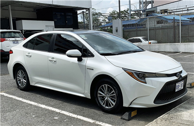 https://commons.wikimedia.org/wiki/File:Toyota_Corolla_Hybrid_CRI_10_2021_1615.jpg