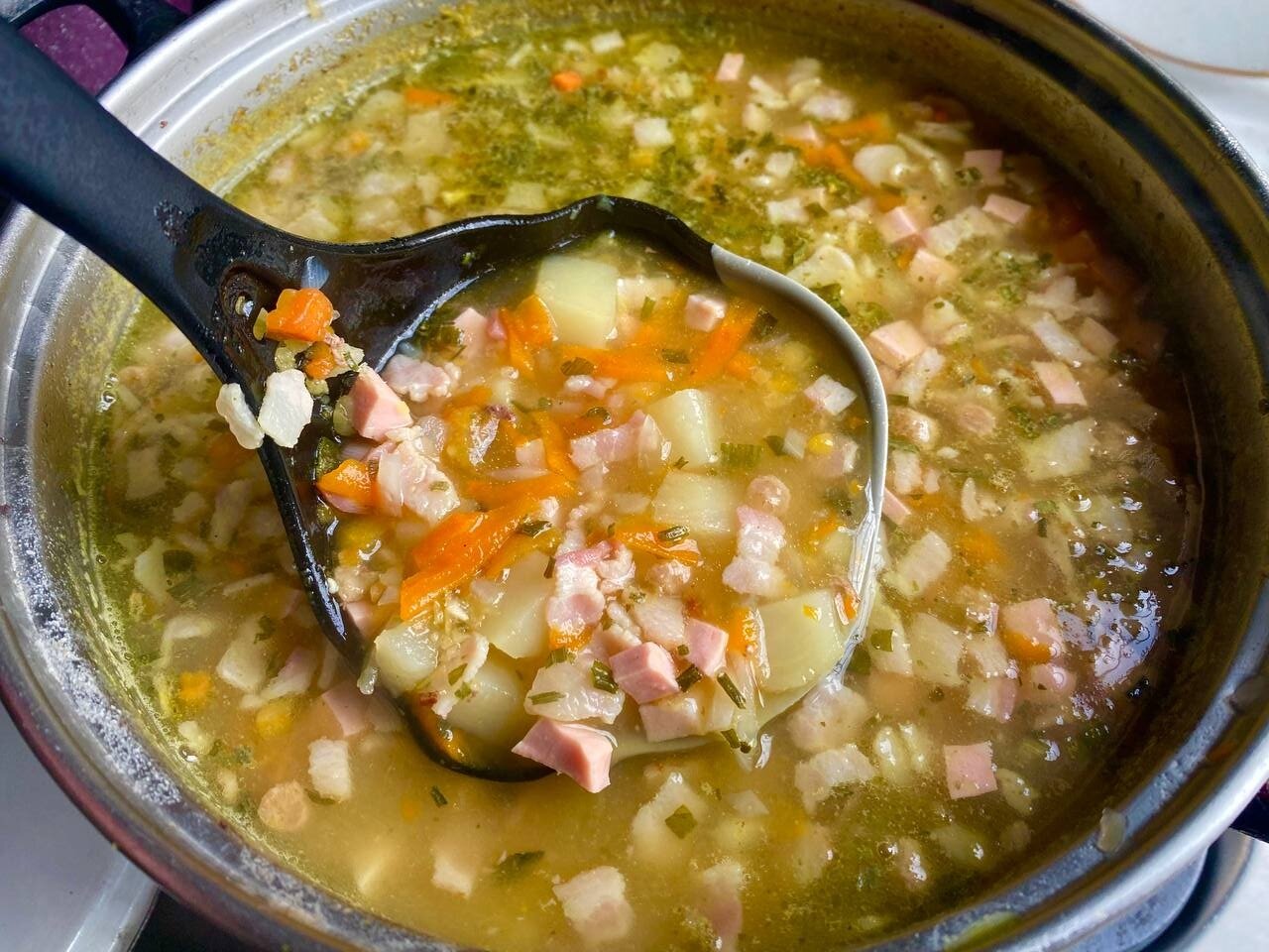 Что добавить в гороховый суп, чтобы он получился вкуснее. Неожиданные варианты