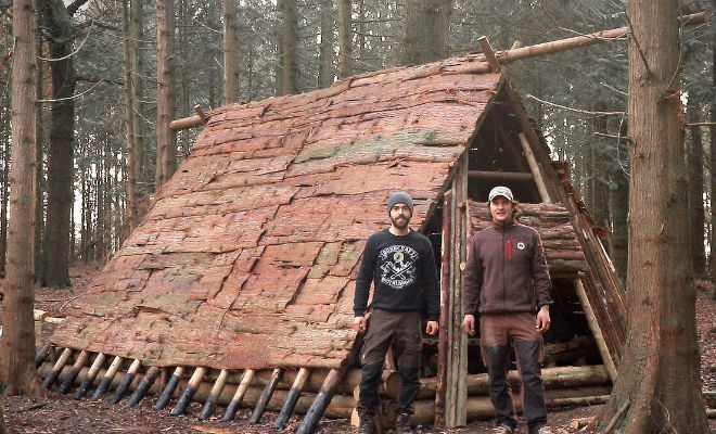 Хижина викингов: мужчина решил выстроить как 1000 лет назад подручными инструментами Хижина викингов: мужчина решил выстроить как 1000 лет назад подручными инструментами примерно, всего, строители, распланирован, вокруг, возведения, пожараТруднее, возможность, исключить, чтобы, камнем, обкладывается, главное, оказалось, центру, роется, очага, викинга, место, Скандинавские