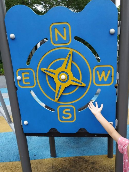 Неуместный и сомнительный дизайн детских игровых площадок 