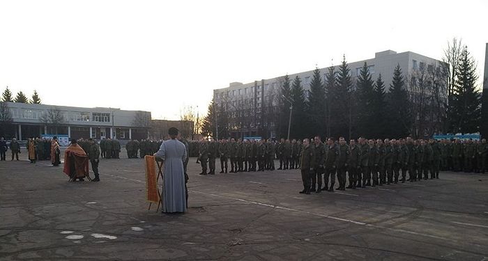 Исповедь в воинской части в Наро-Фоминске. 2018. Фото : из архива Благовещенского храма в Сокольниках 