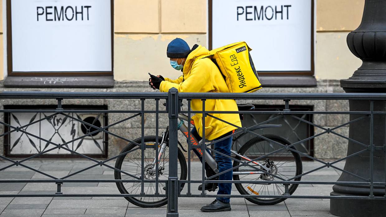 Сенатор Башкин предложил обязать агрегаторы доставки обучать курьеров ПДД