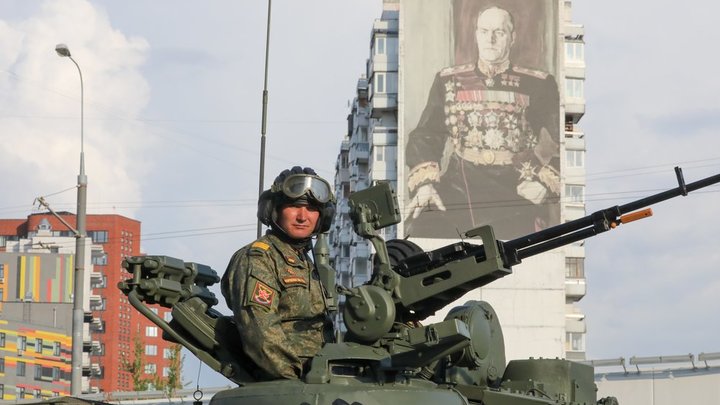 "Как будто вновь чеканим шаг по Красной площади": Почему нельзя отказаться от Парада Победы 24 июня