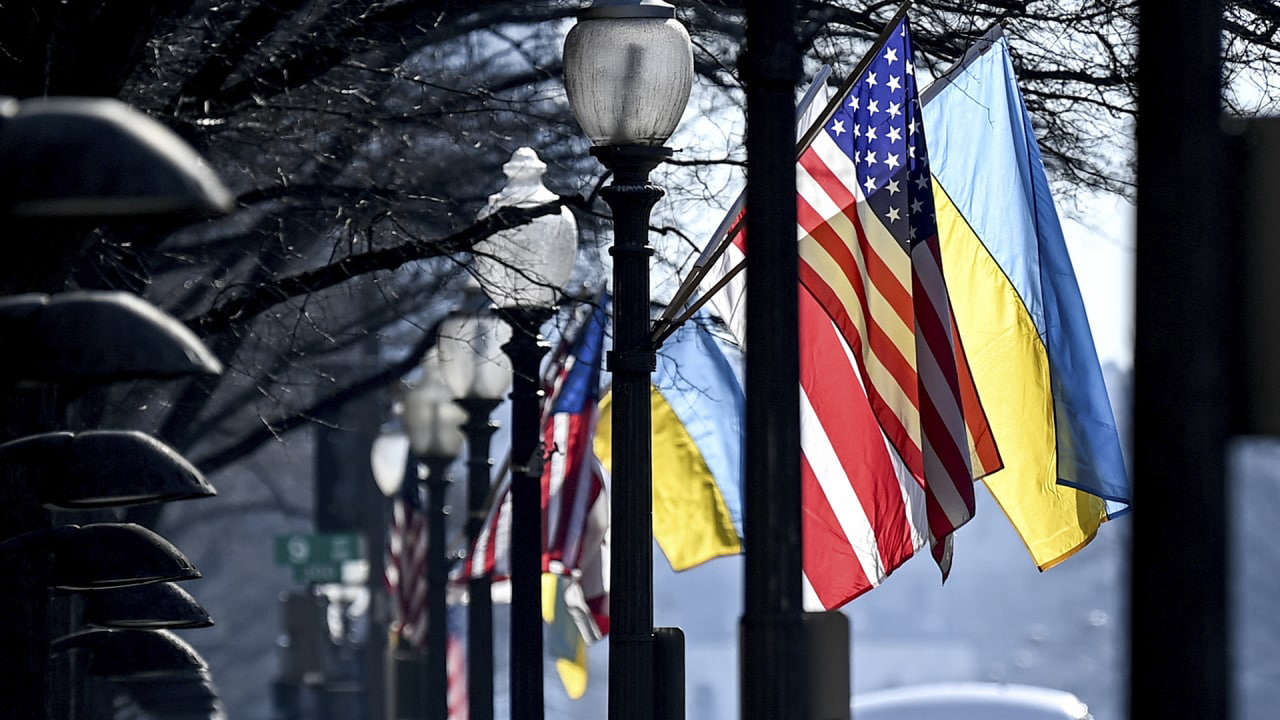 Политолог Экван: спад влияния США мешает Украине противостоять России Политика,Украина