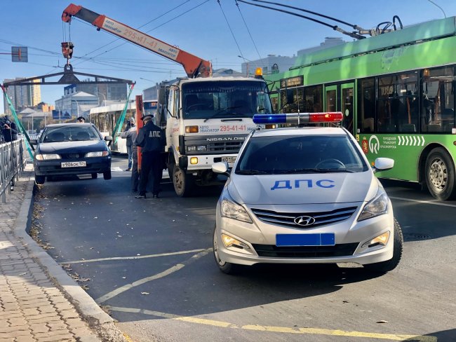 Можно ли автомобилисту останавливаться на автобусной остановке? Можно ли автомобилисту останавливаться на автобусной остановке? ПДД