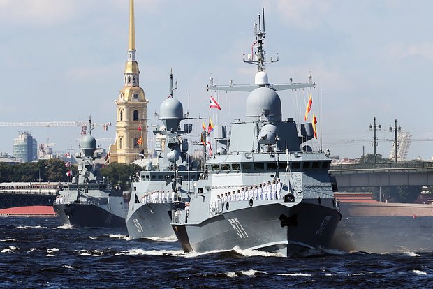Итоги военно-морского парада в Питере: на Западе испугались способности России создать «альтернативы НАТО»