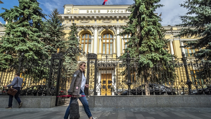 «Когда экономика катится вниз»: Эксперты заговорили о застое. Прогнозы о России не утешают