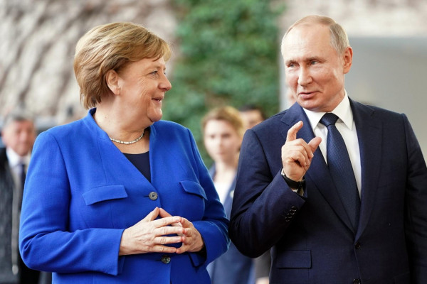 Путин и Меркель обсудили по телефону кризис в Беларуси 