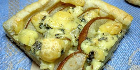 Слоёный пирог с грушами и сыром Слоёный пирог с грушами и сыром