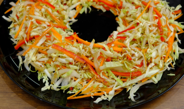 2 новых рецепта салатов из капусты с очень вкусными заправками 2 новых рецепта салатов из капусты с очень вкусными заправками кулинария,рецепты,салаты