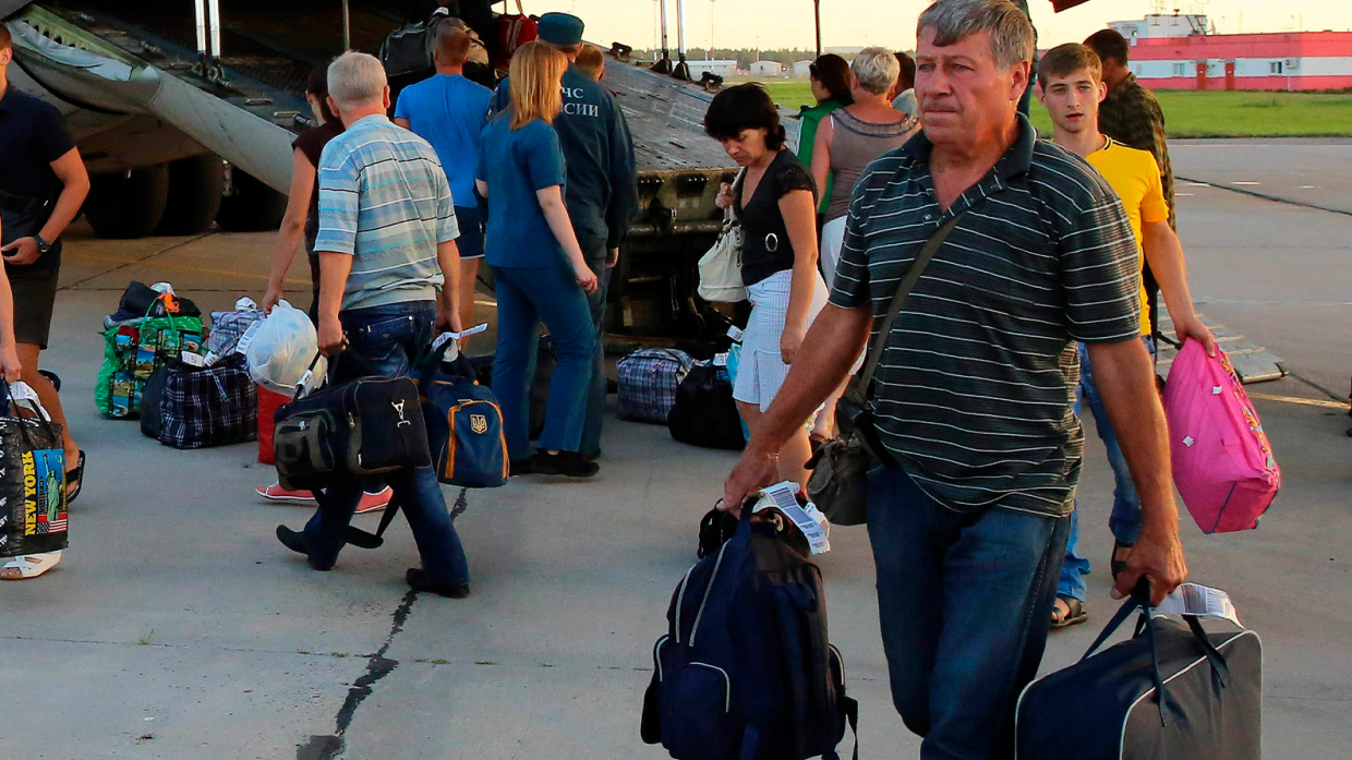 Границу с Россией пересекли более 111 тысяч беженцев из ЛДНР Общество