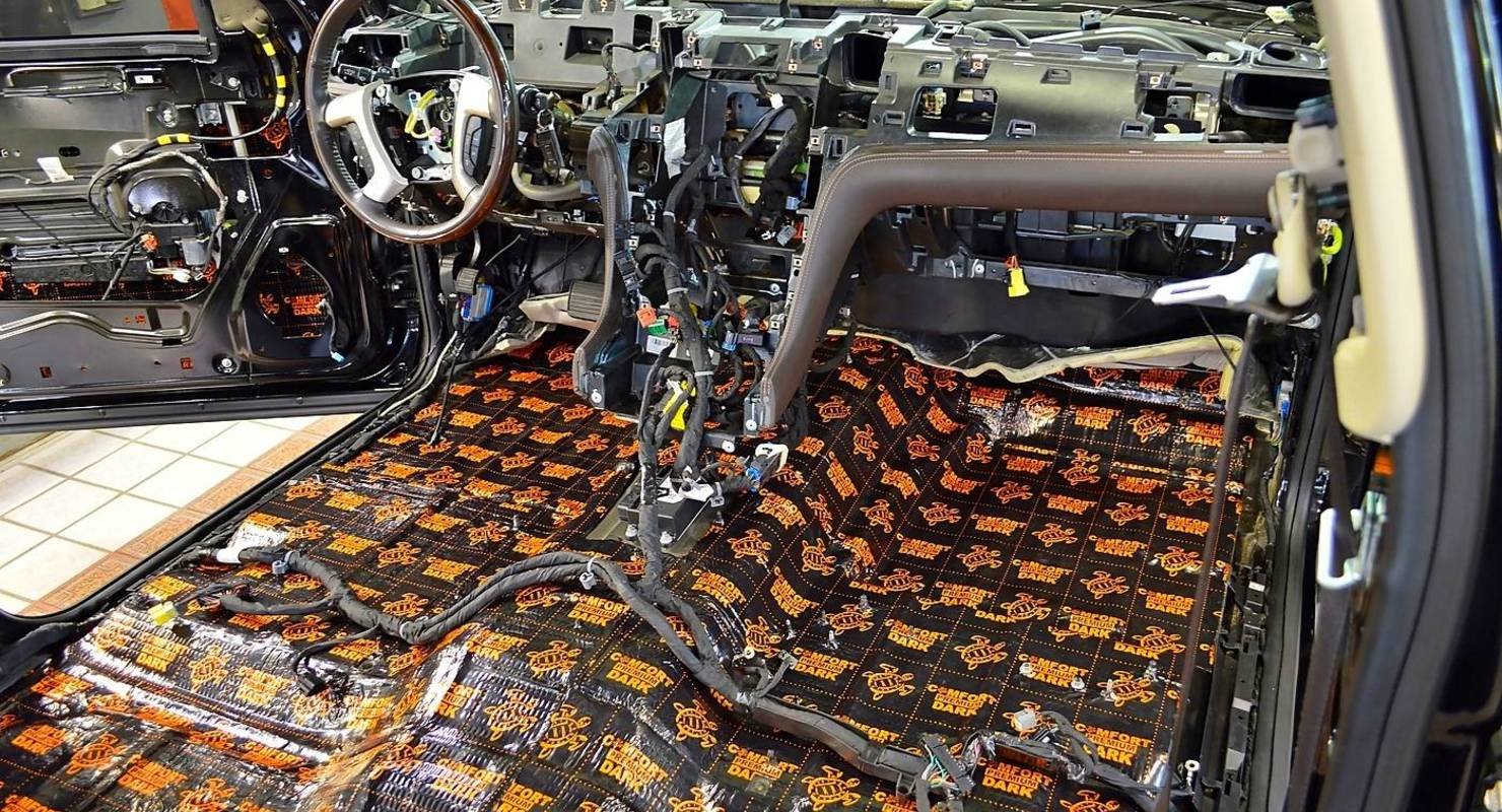 Шумоизоляция автомобиля: какому материалу отдать предпочтение?