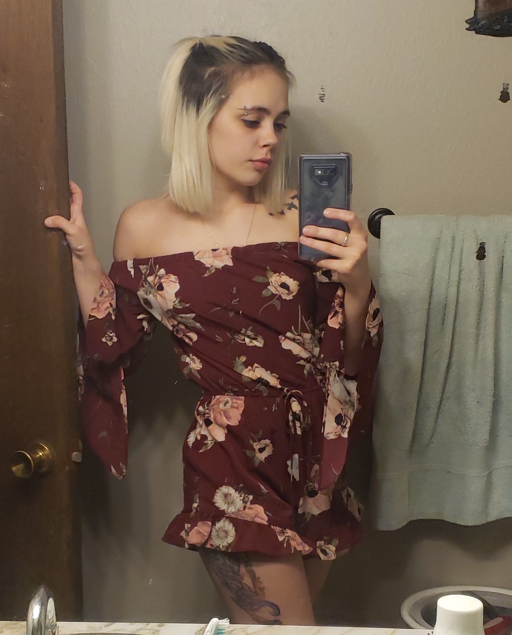 Красивые девушки в летних платьях Красивые девушки в летних платьях позитив