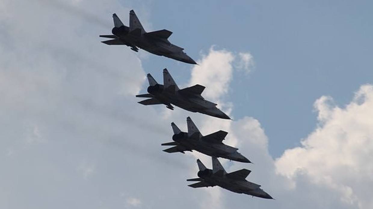 Истребители МиГ-31 принудили «нарушителя» к посадке во время учений над Ленобластью