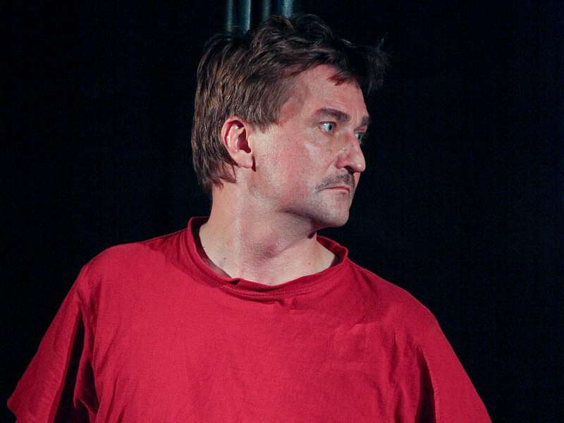 ЮРИЙ БУТУСОВ