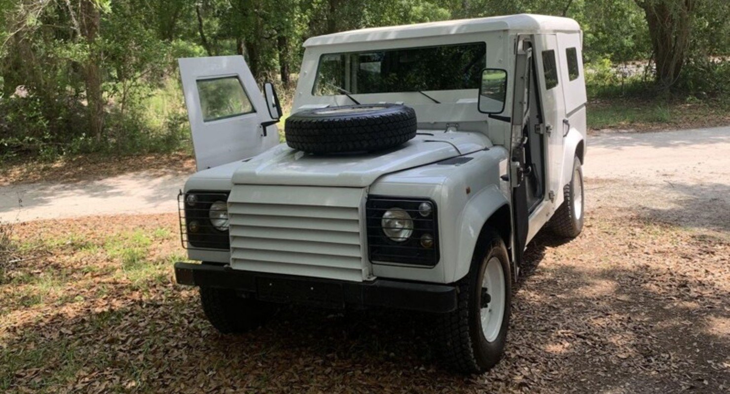 В продаже появился бронированный Land Rover Defender