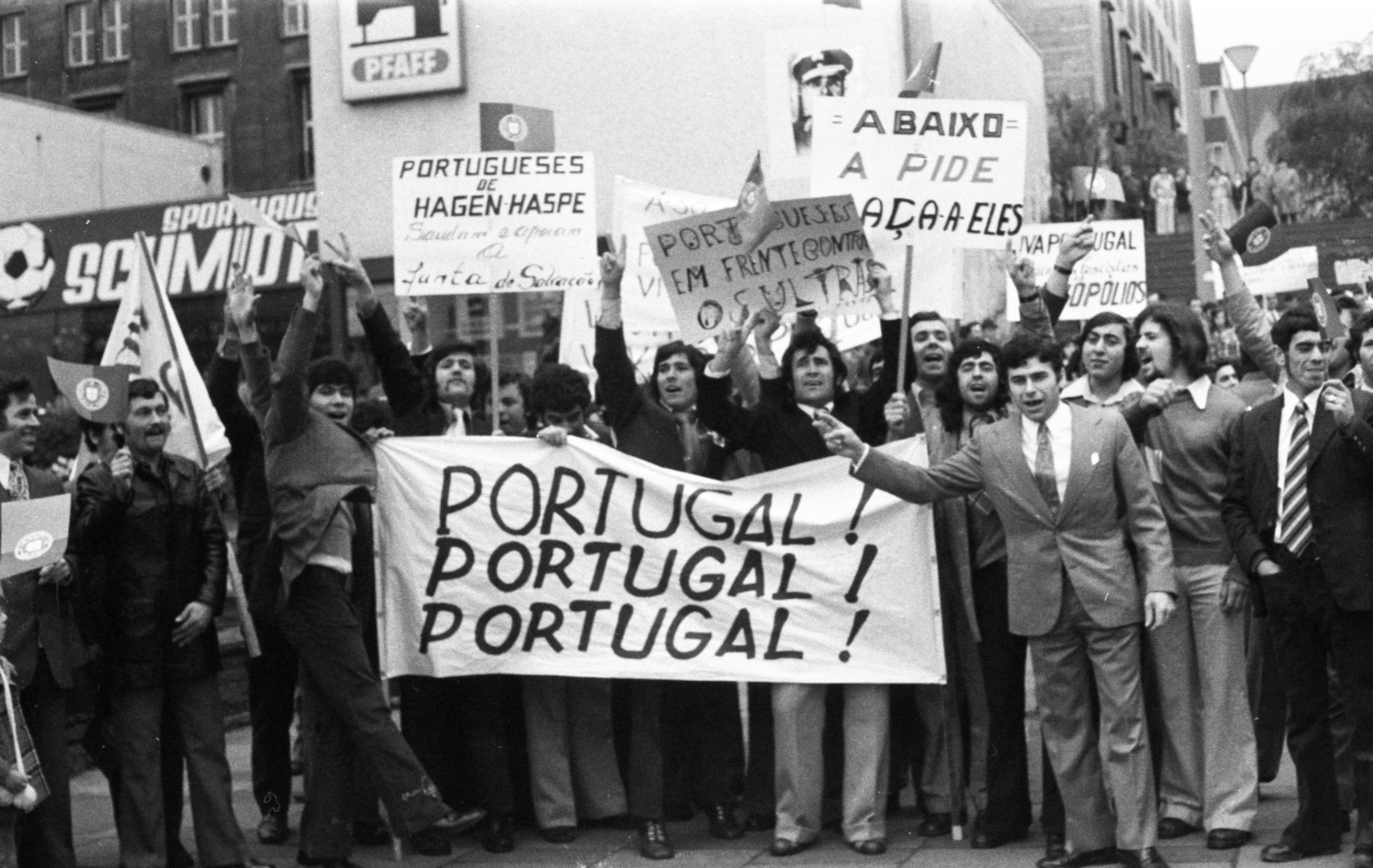«Революция гвоздик», Португалия