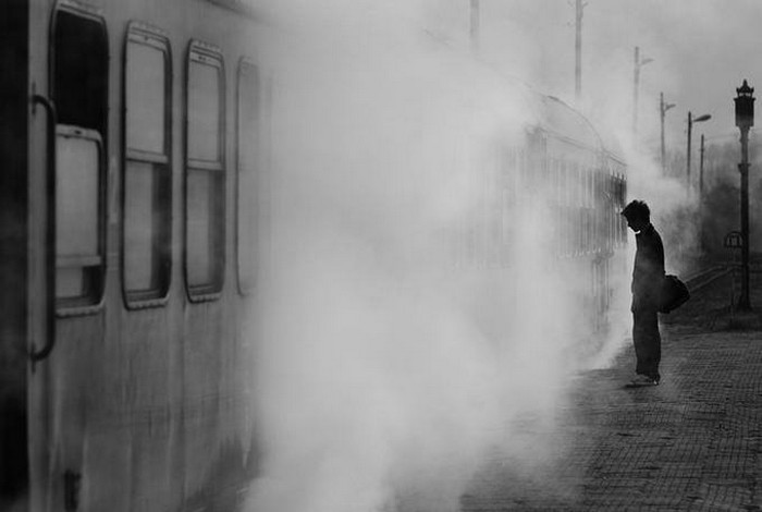 Чёрно-белые снимки с элегичными мотивами 