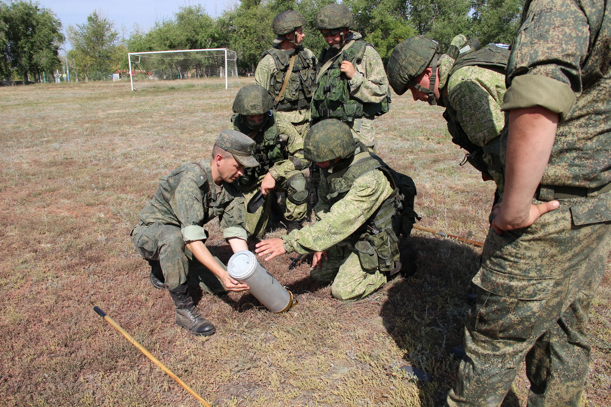 Военно 30. Военные материалы. Военный участок. Военная подготовка в колледже. Минирование.