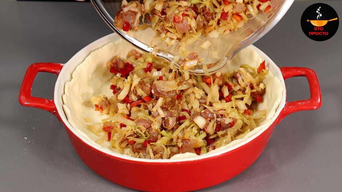 Сегодня у нас несладкая выпечка, будем печь бездрожжевой пирог с мясом и капустой. Он сытный, лёгкий в приготовлении – тесто делается буквально за несколько минут.-14