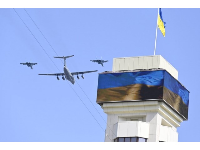 Парад в Киеве продемонстрировал «полный провал декоммунизации» Украины украина