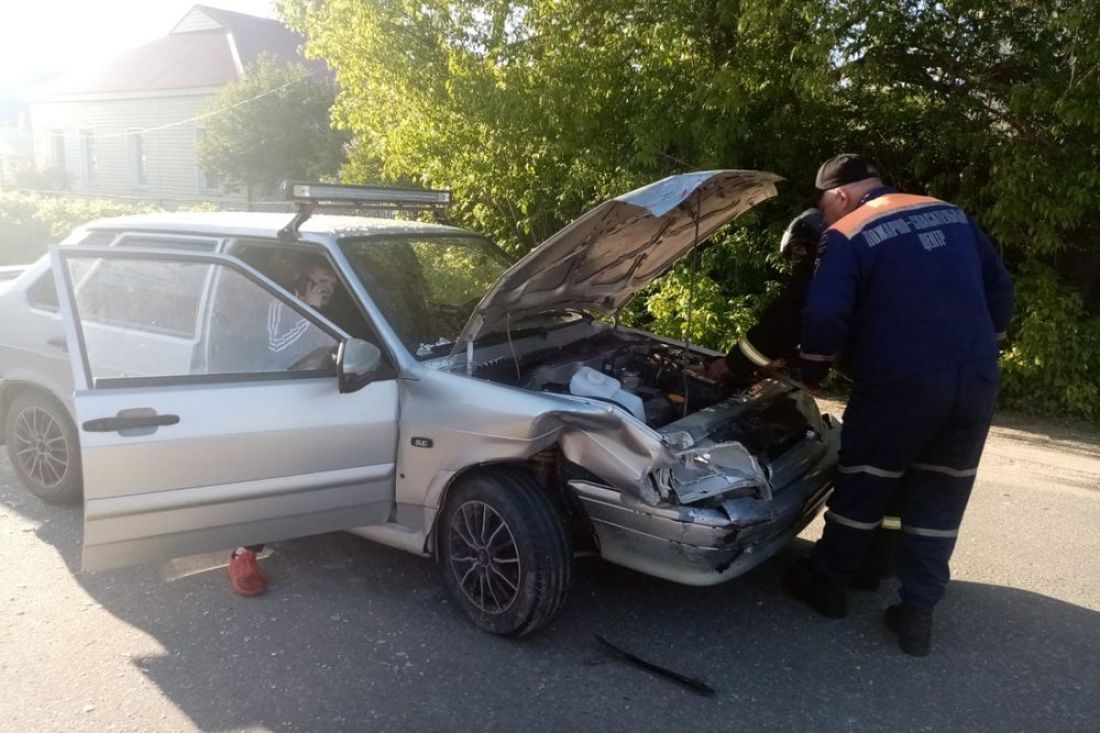 В Пензенской области спасатели помогли пострадавшим в жестком ДТП с двумя машинами
