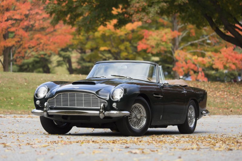 Aston Martin DB5 1965 года. Продолжение популярной серии DB4. А еще это автомобиль Джеймса Бонда. олдтаймер, ретро автомобили