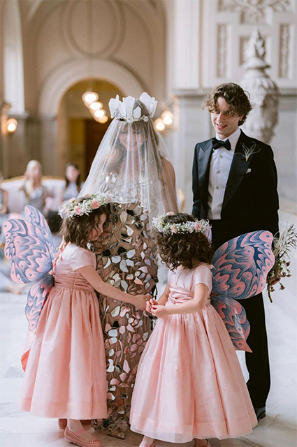 Платья от Джона Гальяно, звезды среди гостей и собачка с кольцами: как прошла свадьба наследницы миллиардера Айви Гетти Звездные пары