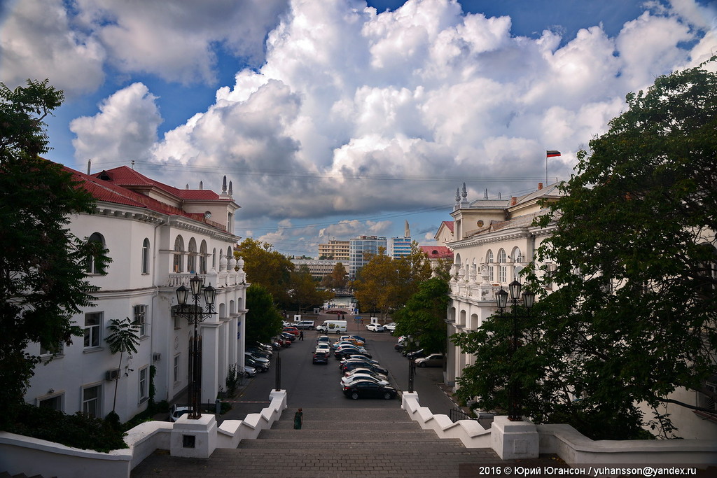 Улицы севастополя. Осень Севастополь большая морская. Севастополь осень Югансон. Севастополь улица Ленина Югансон. Севастополь Главная улица.