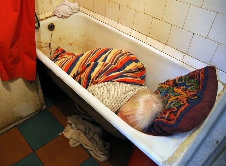 Почему в СССР вместо стальных ванн устанавливали чугунные? Ведь они же тяжёлые и дорогие. Причину объяснил отец идеи для дома,ремонт и строительство