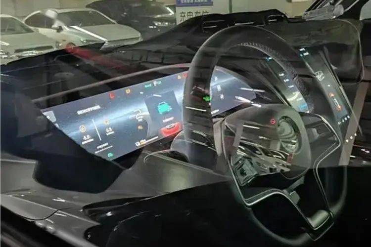 Электрический внедорожник YangWang U8 компании BYD замечен на улицах Шанхая без камуфляжа