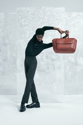 «Идти по жизни, танцуя»: Salvatore Ferragamo представил новогодний кампейн Ferragamo, Salvatore, модели, бренд, коллекции, нашей, В сезоне, акцентами —, блеском, камней сверканием, пайеток, бликами, и серебристыми, чернильных, В мужской, части, предложен, невероятно, оттенков с деликатными, и платья