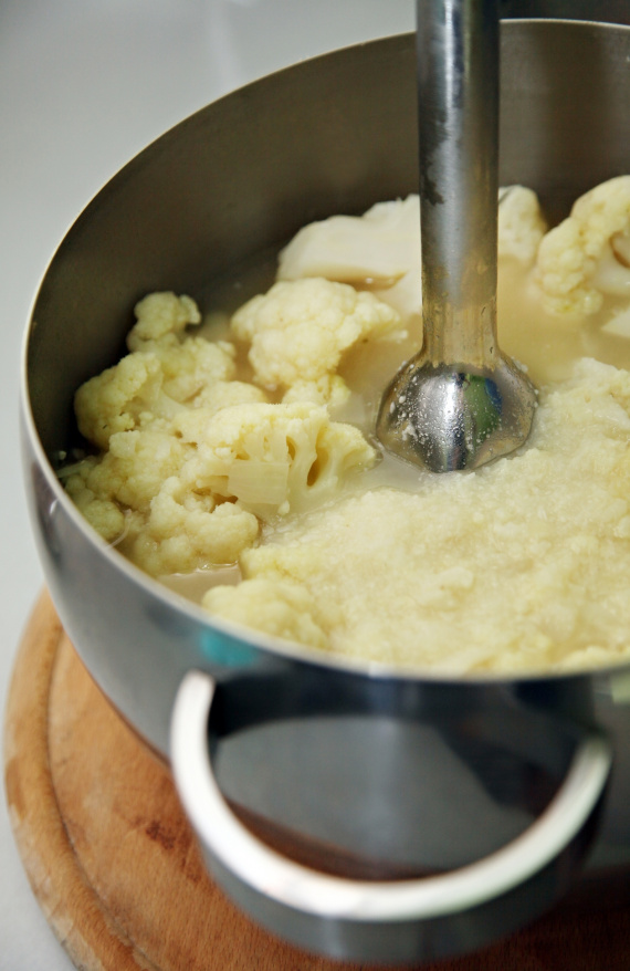 Приготовить пюре блендером. Блендер для картофельного пюре. Картошка пюре блендером. Измельчение яблок в блендере. Измельчение картофеля для пюре.