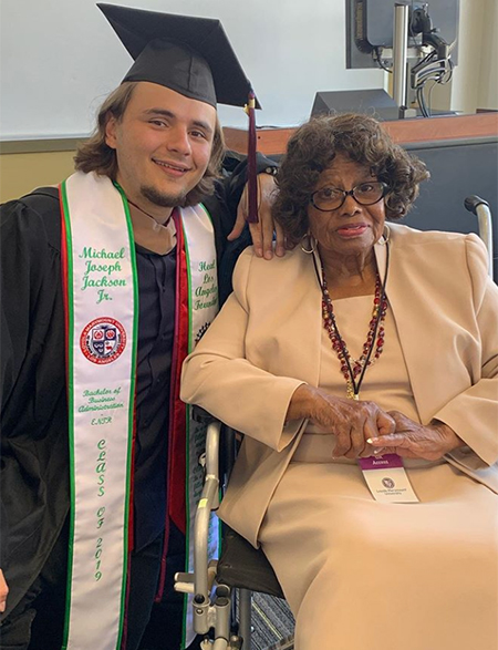 Старший сын Майкла Джексона дал редкое интервью об отце: "Люди любили его" Дети,Дети знаменитостей