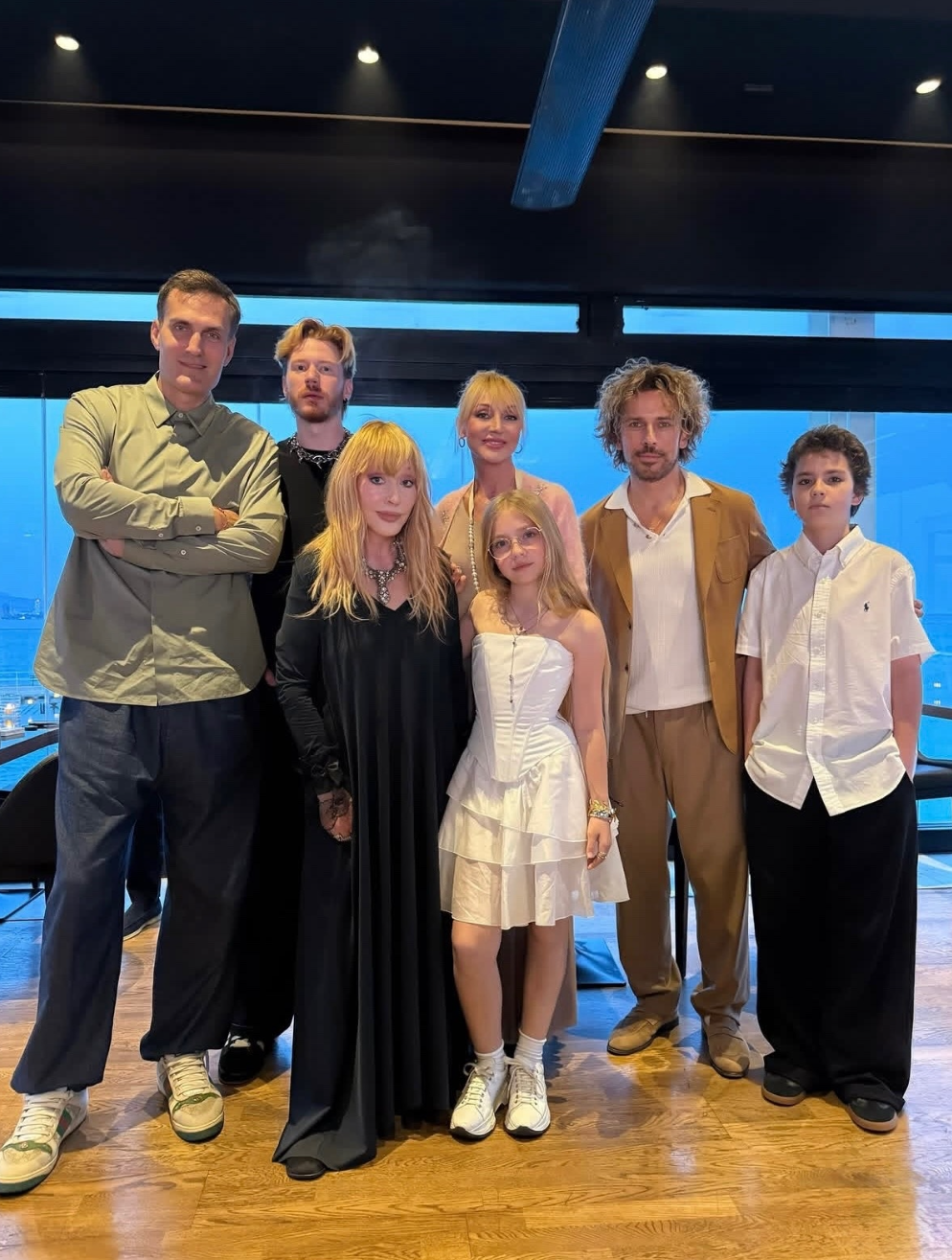 «Почти все в сборе»: Максим Галкин* поделился редким семейным фото с дня рождения Аллы Пугачевой Галкин, Пугачева, рождения, время, Кристина, Орбакайте, Борисовна, певица, Земцов, живут, живет, супруг, певицы, Михаил, родные, красивые, старшая, именинница, семья, также