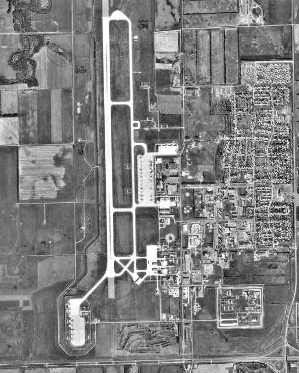 Изучаем план взлетной полосы авиабазы Гранд-Форкс