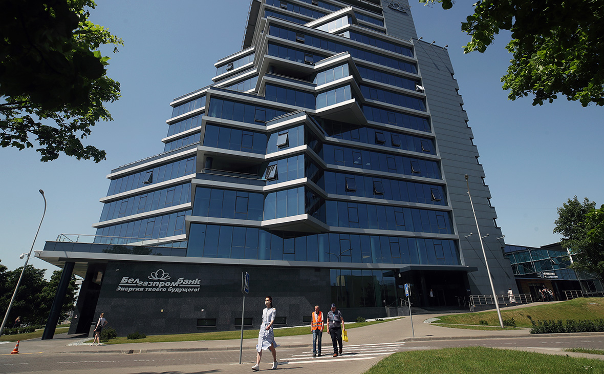 «Газпром» счел незаконной смену руководства Белгазпромбанка