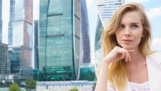 Косметолог Титова раскрыла, как нас старит мегаполис, и дала 4 личных лайфхака