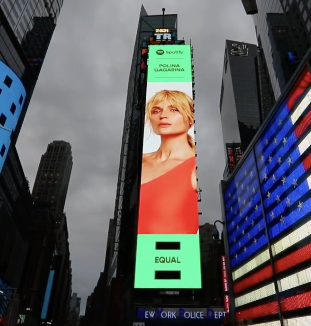 Билборд с фото Полины Гагариной появился в Нью-Йорке