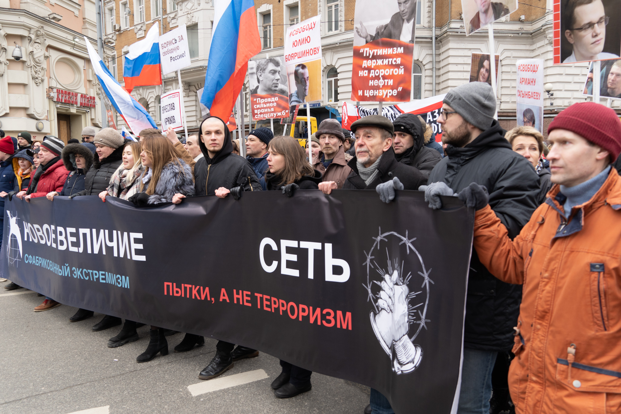 Официальные провокаторы. Политические слоганы Немцова. Лозунги сторонников войны в Украине.