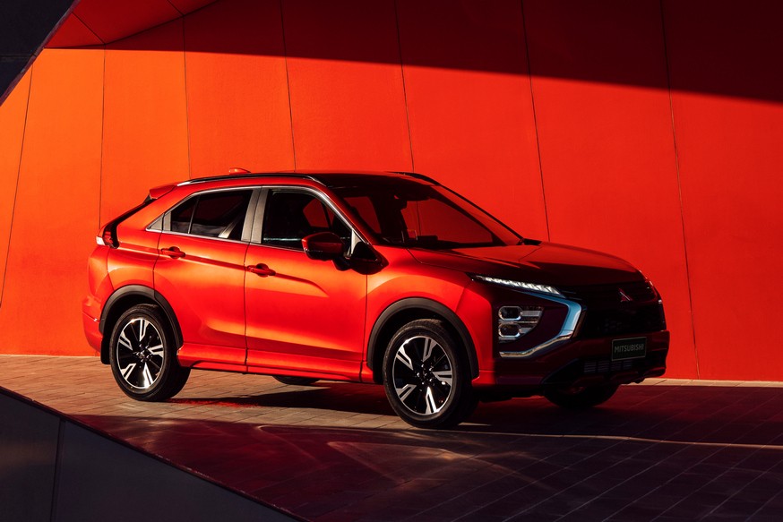 Обновлённый Mitsubishi Eclipse Cross едет в Россию: гибрида не будет, зато теперь два мотора авто,авто и мото,автосалон,автосамоделки,водителю на заметку,машины,новости автомира,Россия,тюнинг