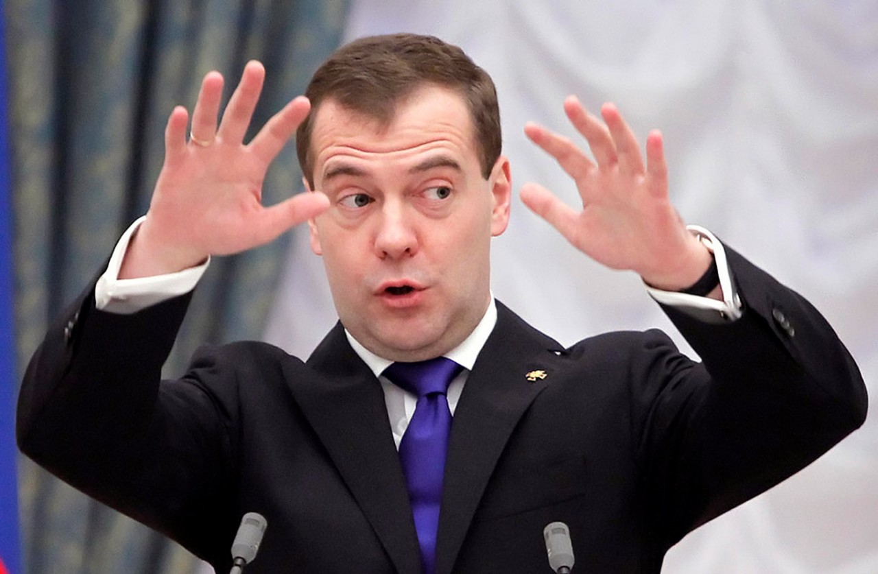 Дмитрий Медведев сделал прогноз на 2024 год: в Японии появится Годзилла, а в России партия чушпанов