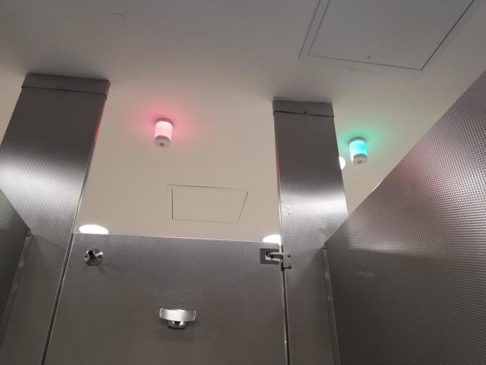 Небольшая модернизация, и очереди в туалете не будет. /Фото: i.redd.it