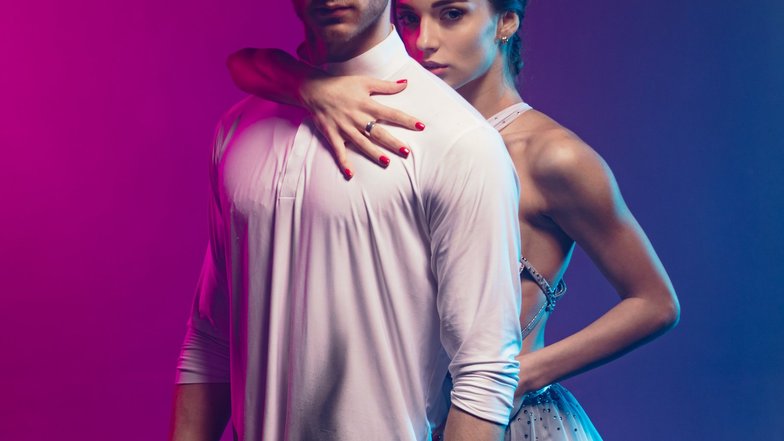 участники шоу сердце ивлеевой фото ,имена. костюм димы билана на вечеринке ивлеевой. дима билан с микрофоном. ксения сухинова в клипе билана. артемий каташинский сердце ивлеевой.