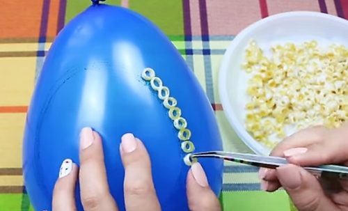 Чудесная пасхальная поделка из шарика и макарон домашний очаг,,новая жизнь старых вещей,пасхальные поделки,переделка,поделки,рукоделие,своими руками