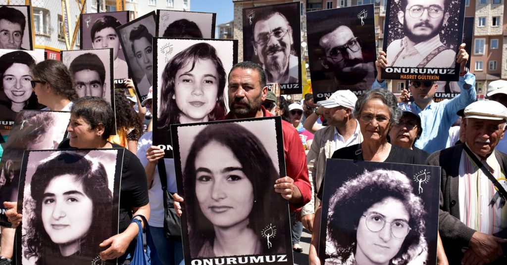 Нападения на алевитские организации подпитывают напряжённость в Турции Нападения на алевитские организации подпитывают напряжённость в Турции геополитика